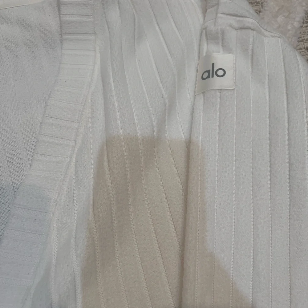 Alo Cream Take Comfort Ribbed Button Cardigan Medium excellent Condition - Picture 4 of 5